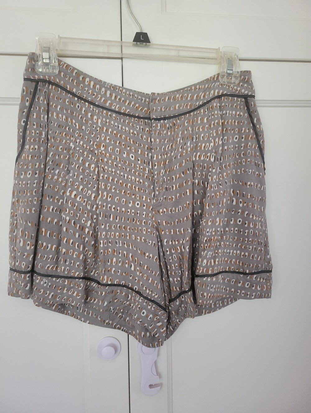 Broadway and Broome Women’s Patterned Grey and Taupe Shorts, 0